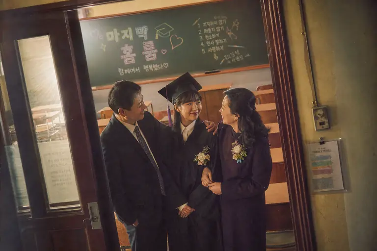 마지막 홈룸, 졸업 가족의 미소