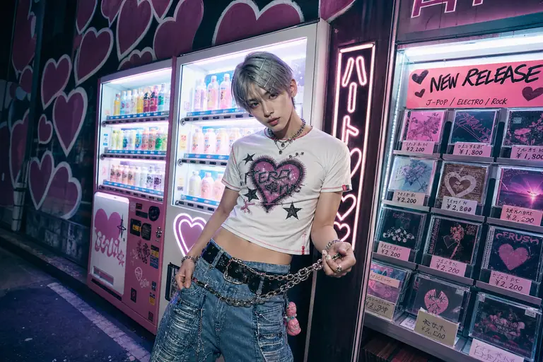 Y2K 네온 스트리트 패션